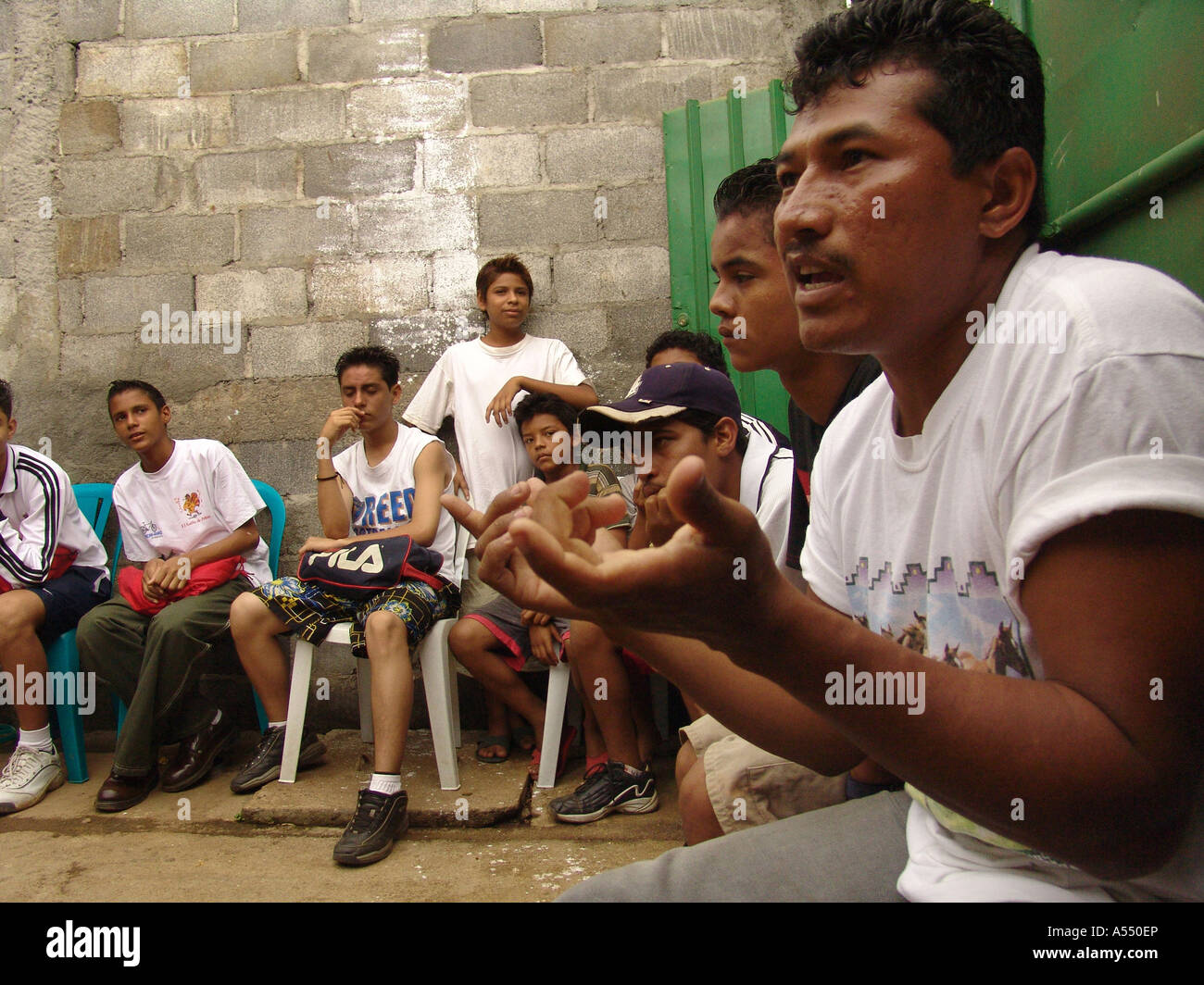 Painet ip2274 Nicaragua Gangmitglieder treffen Männer Gewalt Organisation Slum Managua Land entwickeln Nation weniger Stockfoto