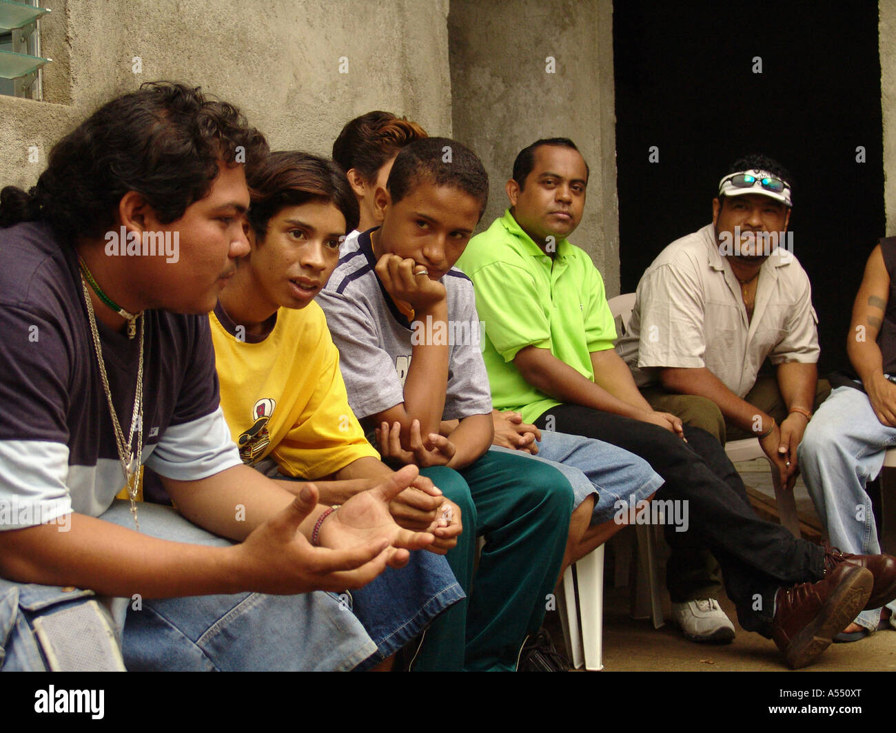Painet ip2303 Nicaragua Gangmitglieder treffen Männer Gewalt Organisation Slum Managua Land entwickeln Nation weniger Stockfoto