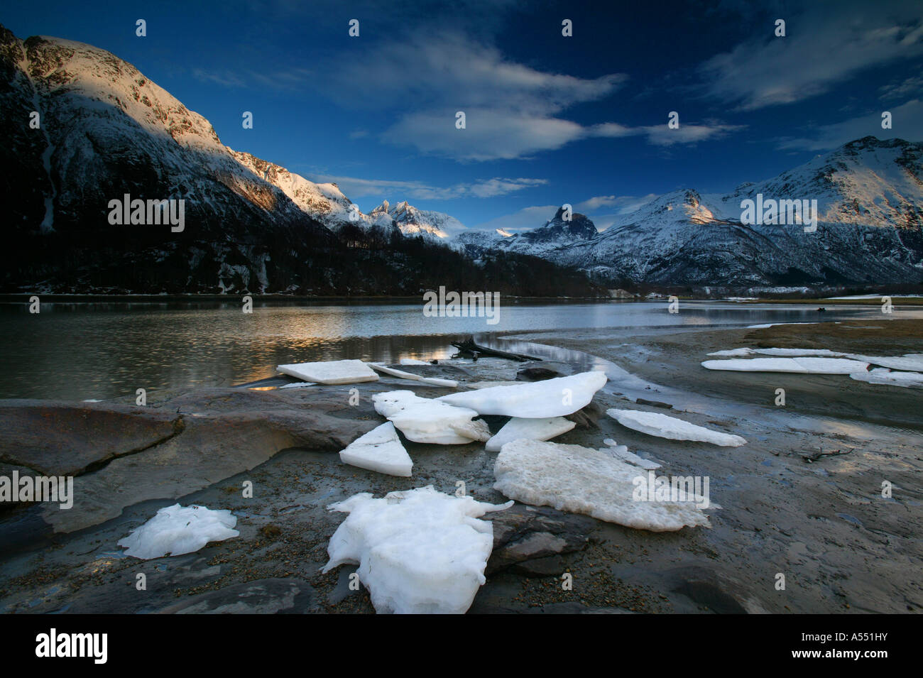 Rauma River in der Nähe der Stadt Åndalsnes in The Romsdalen Tal, Rauma Kommune, Møre Og Romsdal Fylke, Norwegen. Stockfoto