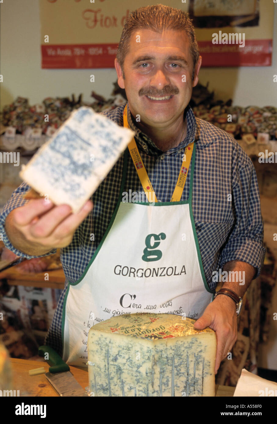 Gorgonzola-Stand auf der Slow Food 2002 Salone del Gusto Turin Piemont Italien Stockfoto