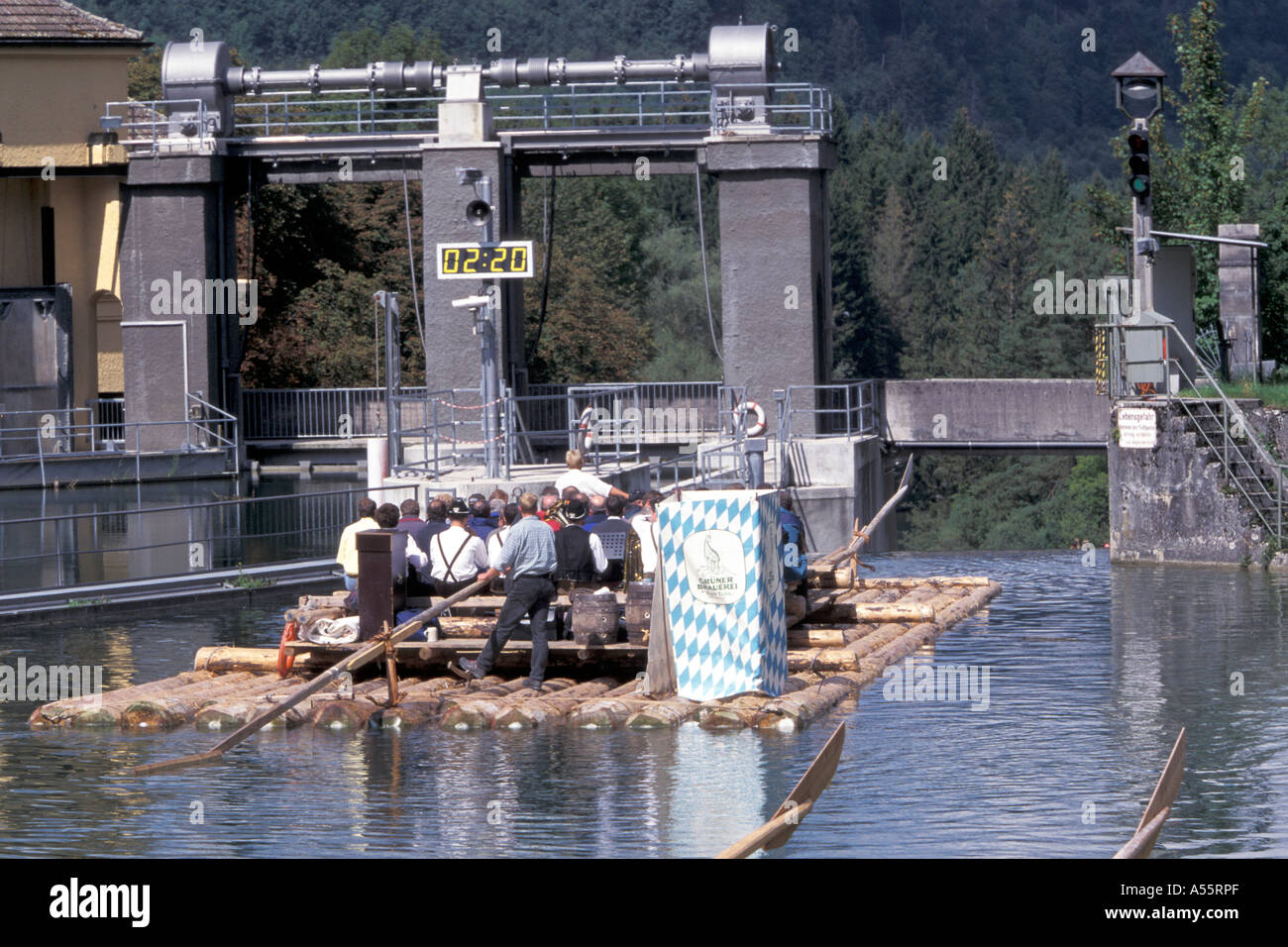 Float-Fahrt am Fluss Isar München Stockfoto