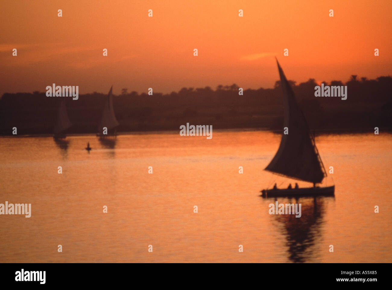 Sonnenuntergang am Nil Luxor Ägypten Stockfoto