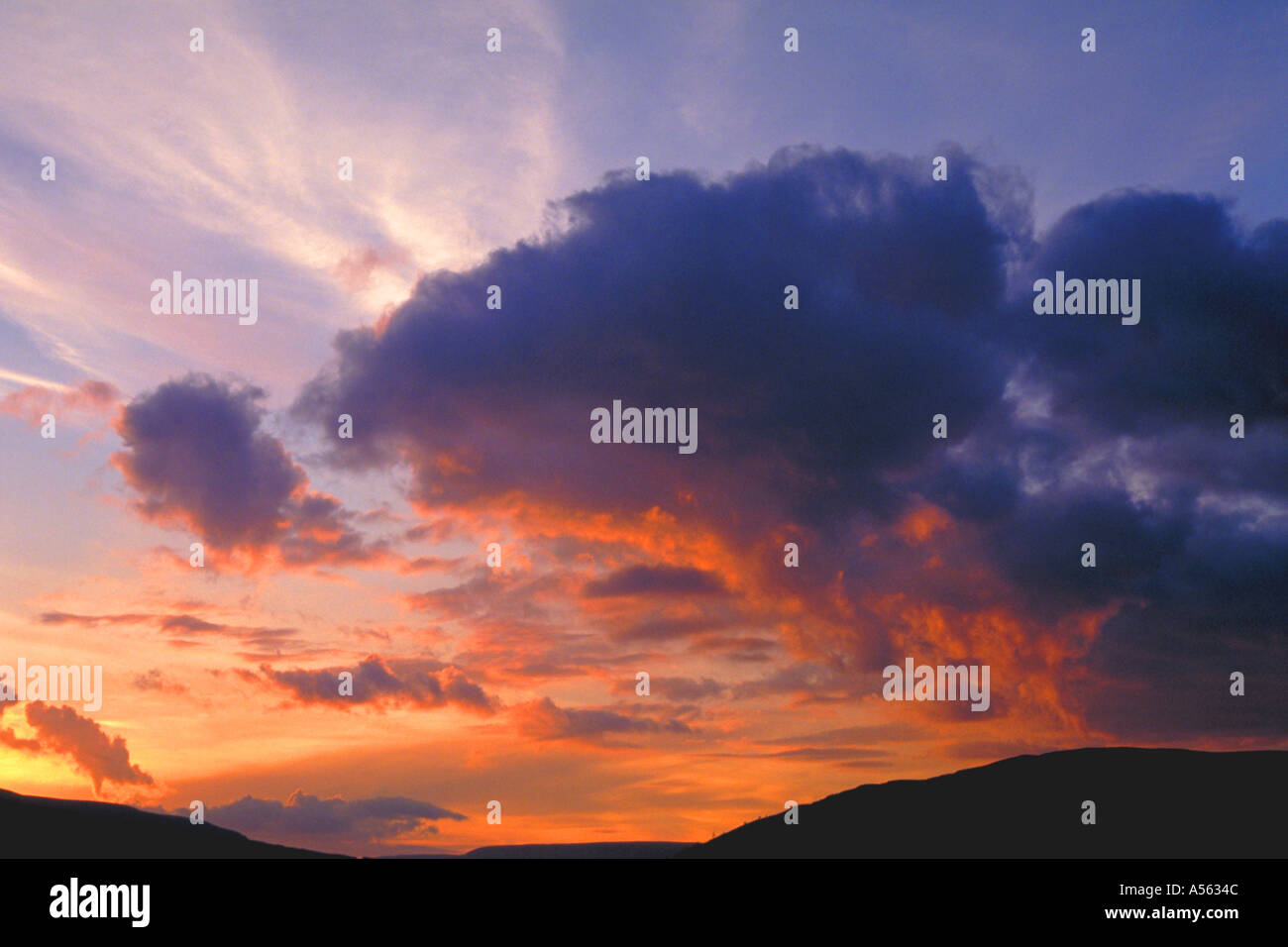Sonnenuntergang und Gewitterwolken 2 Stockfoto