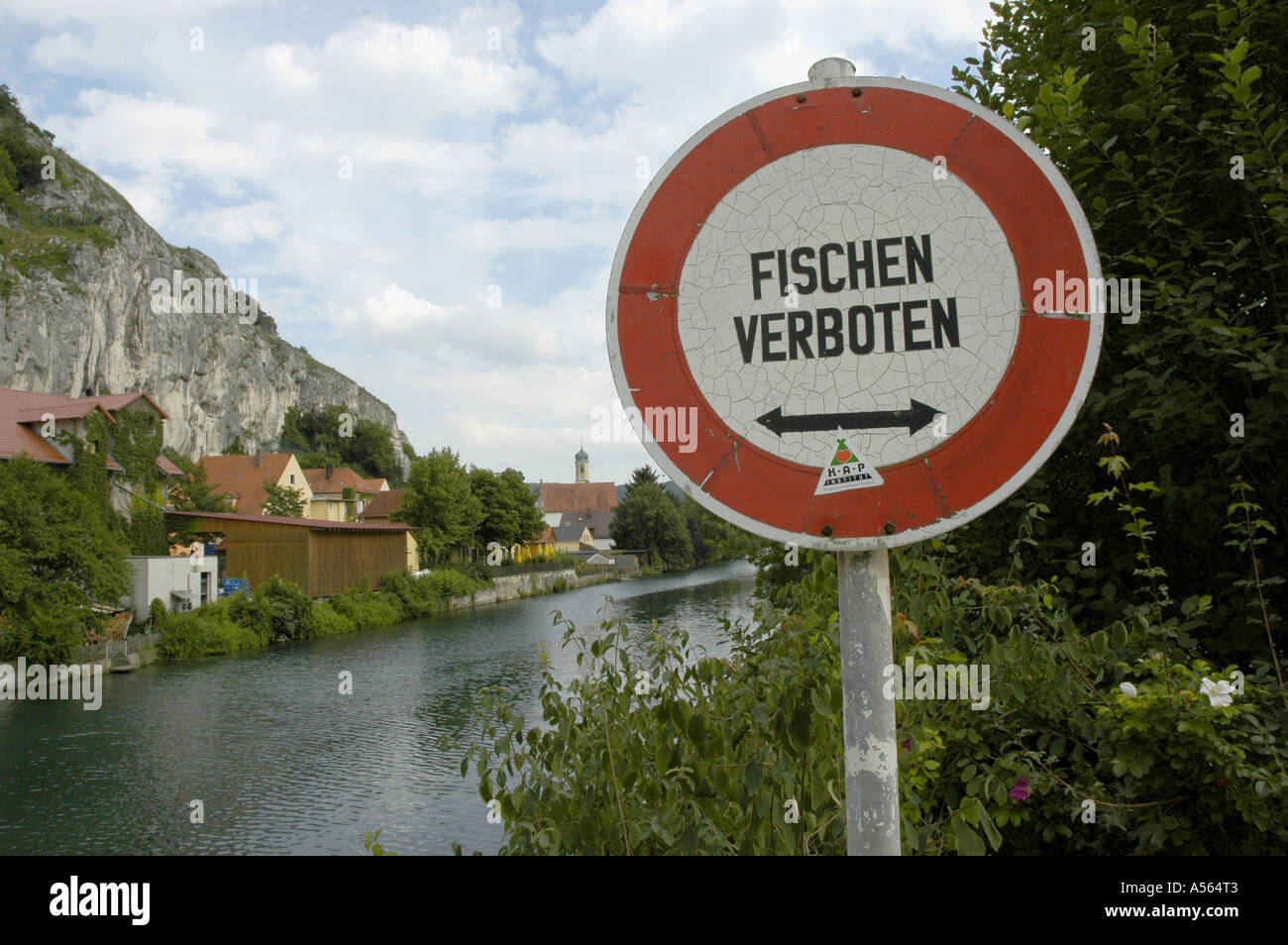 Zeichen Fische Verbot mit Essling an den Main-Donau-Kanal Stockfoto