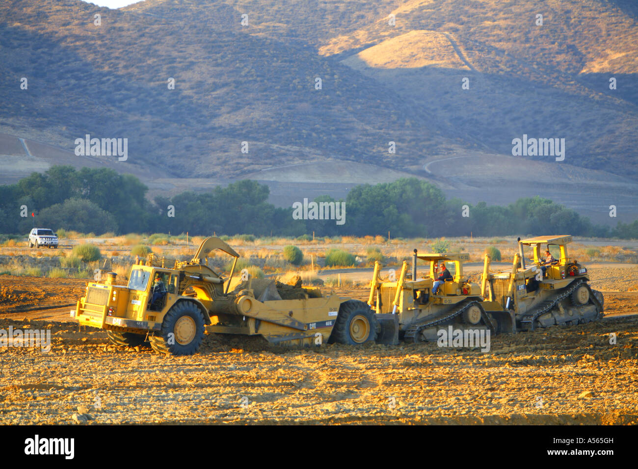 Baumaschinen auf neue Entwicklung Menefee Riverside County Kalifornien Vereinigte Staaten USA Stockfoto