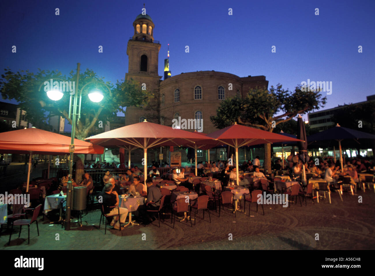 Frankfurt/M, Deutschland: Abendstimmung im Sommer auf dem periodisch Paulsplatz mit der Paulskirche, Stockfoto