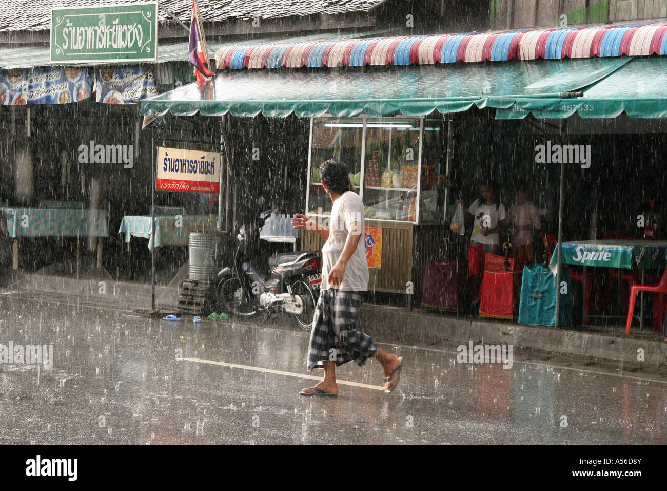 Painet iy8401 Thailand Regen Regen Pattani Foto 2005 Land sich entwickelnde Nation wirtschaftlich weniger entwickelte Kultur Stockfoto