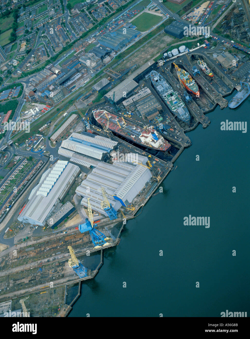 Luftaufnahme von trockendock am Swan Jäger Werften, wallsend, Tyneside, Tyne und Wear, England, UK., 1980. Stockfoto