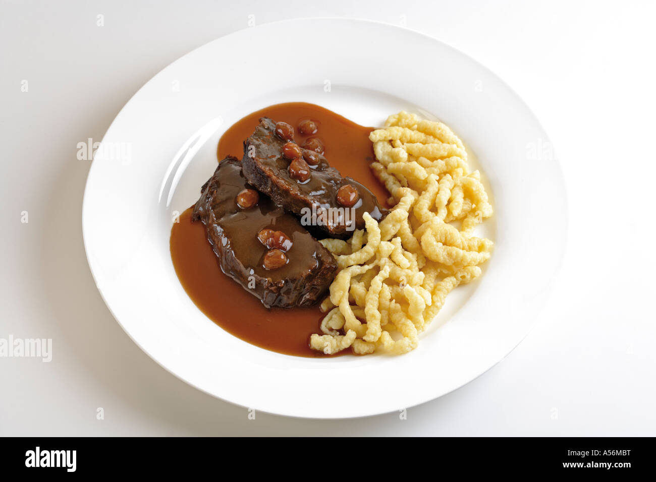 Roastbeef mit Beilage, typisch für das Rheinland, Deutschland Stockfoto
