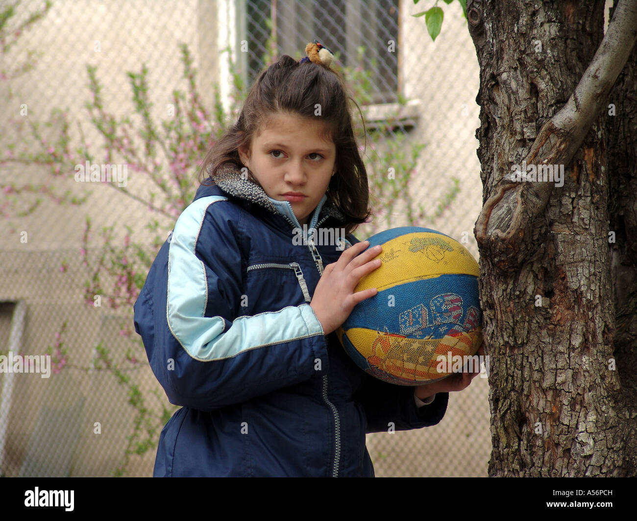 Painet ja0682 Mädchen Kind Kind Bulgarien Tagespflege Zentrum Kinder besondere 2004 Europa Bildung Autismus Land braucht Stockfoto