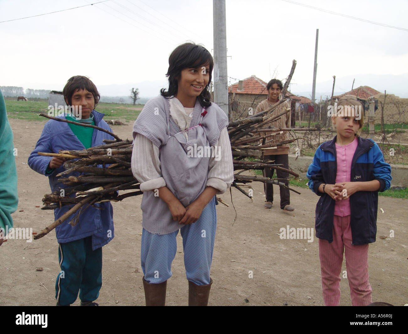 Painet ja0739 Kinder kids Bulgarien Romas Karlova Foto 2004 Kind Kind Zigeuner Zigeuner Land Europas entwickeln Nation weniger Stockfoto