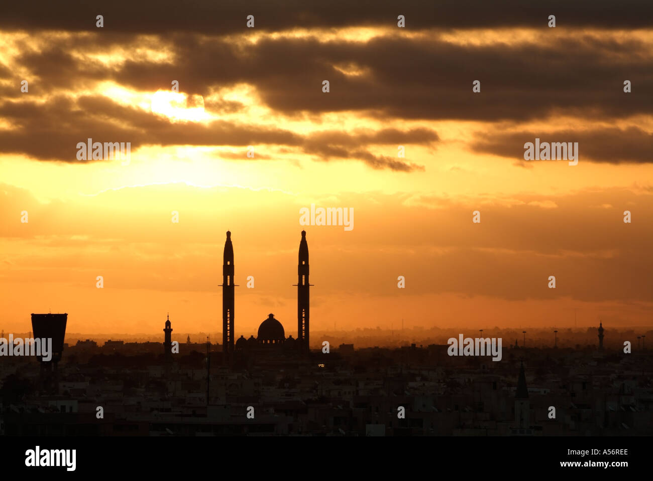 Sonnenaufgang über der Moschee, Tripolis, Libyen Stockfoto