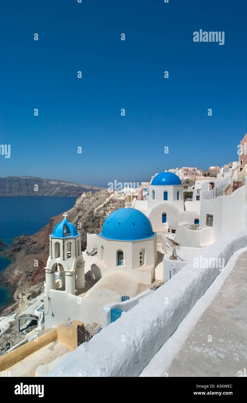 Blick auf Caldera, Oia, Santorini, Kykladen, Griechenland Stockfoto
