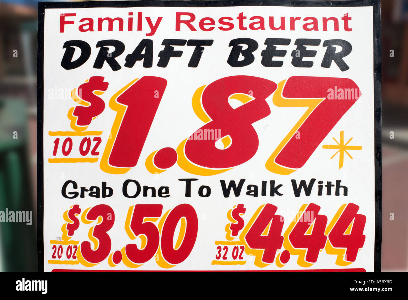 Bar-Zeichen für billiges Bier, alte Stadt Kissimmee, Kissimmee, Orlando, Florida, USA Stockfoto