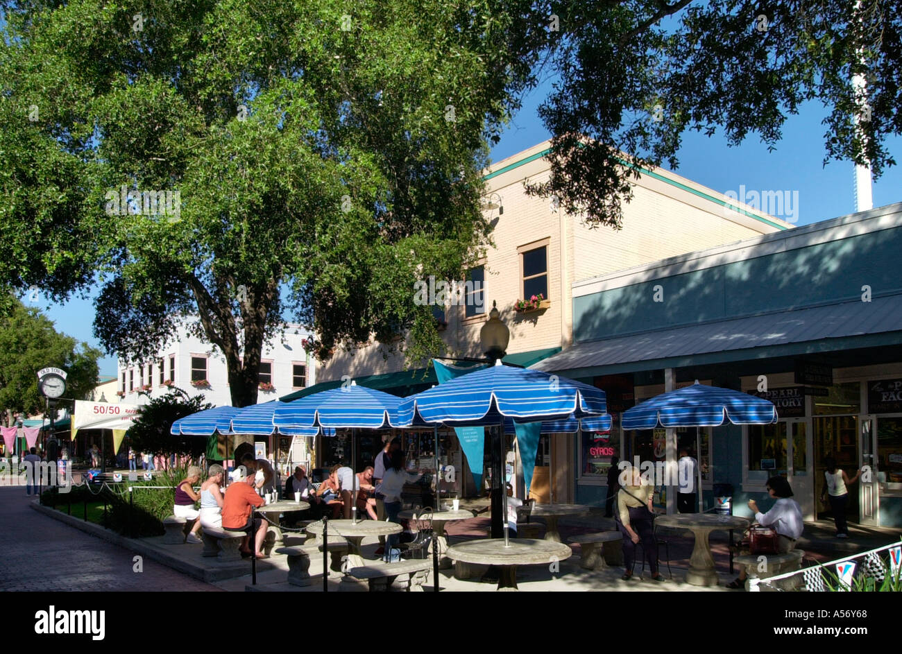 Outdoor-Cafe auf der Main Street in Old Town Kissimmee, US 192, Kissimmee, Orlando, Zentral-Florida, USA Stockfoto
