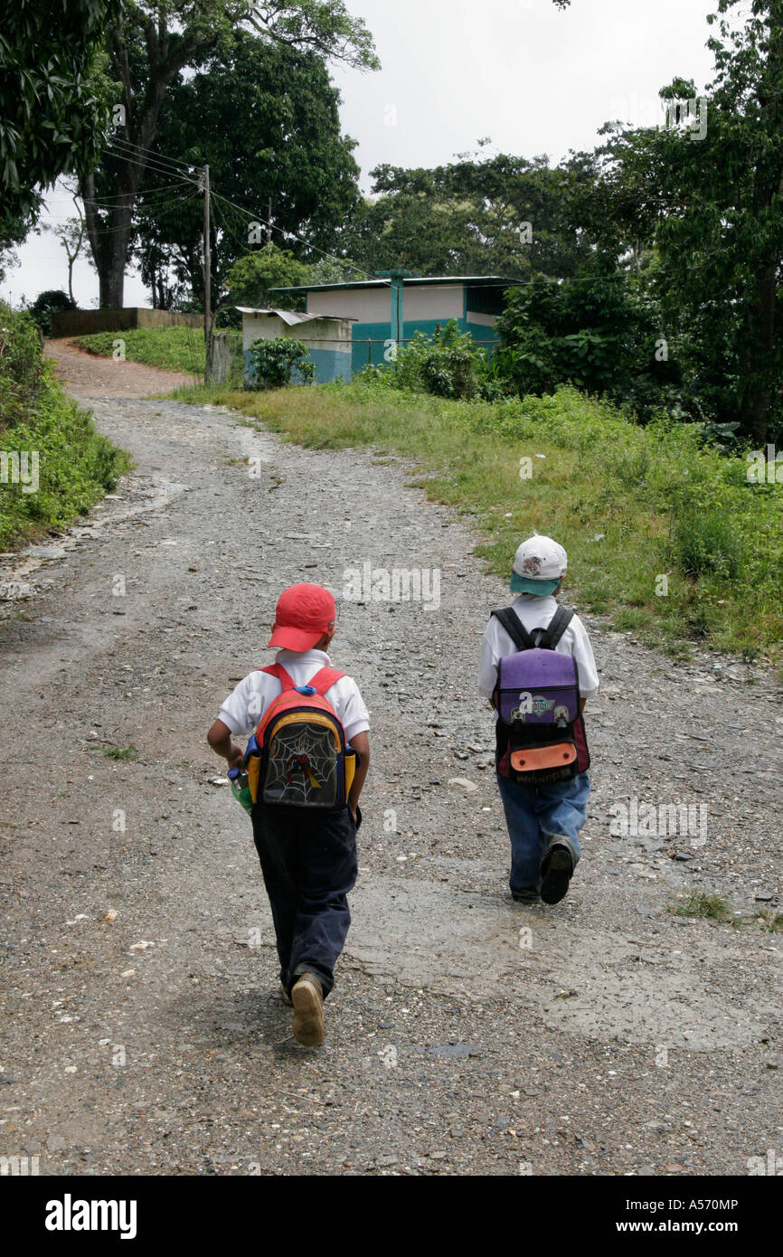 Painet ja1213 Venezuela jungen Wandern Heimschule Chamiza Dorf Lara Lateinamerika Süd transport Kind Kind Kinder Kinder Stockfoto