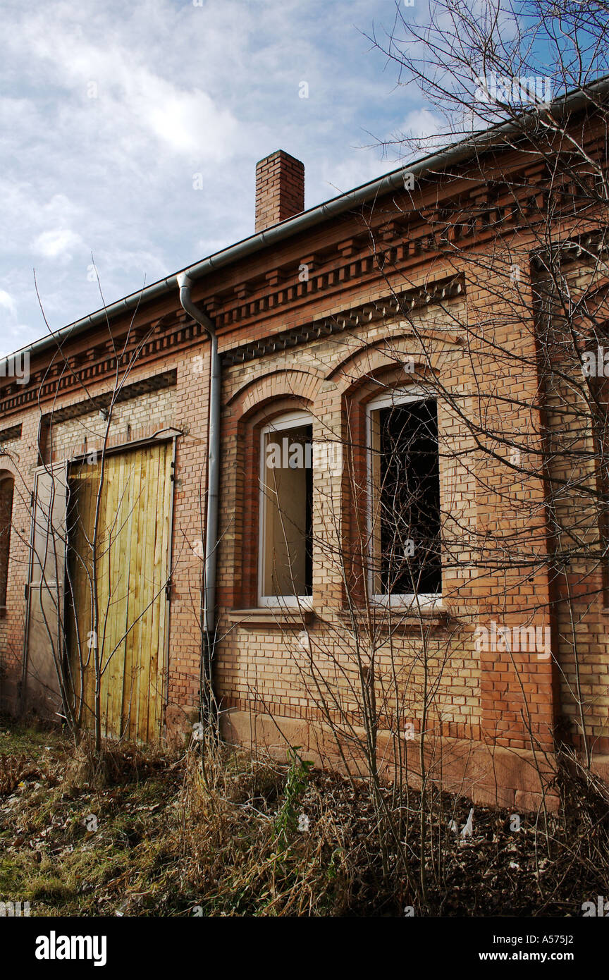 Gebäude einer alten zerstörten Turnhalle Stockfoto