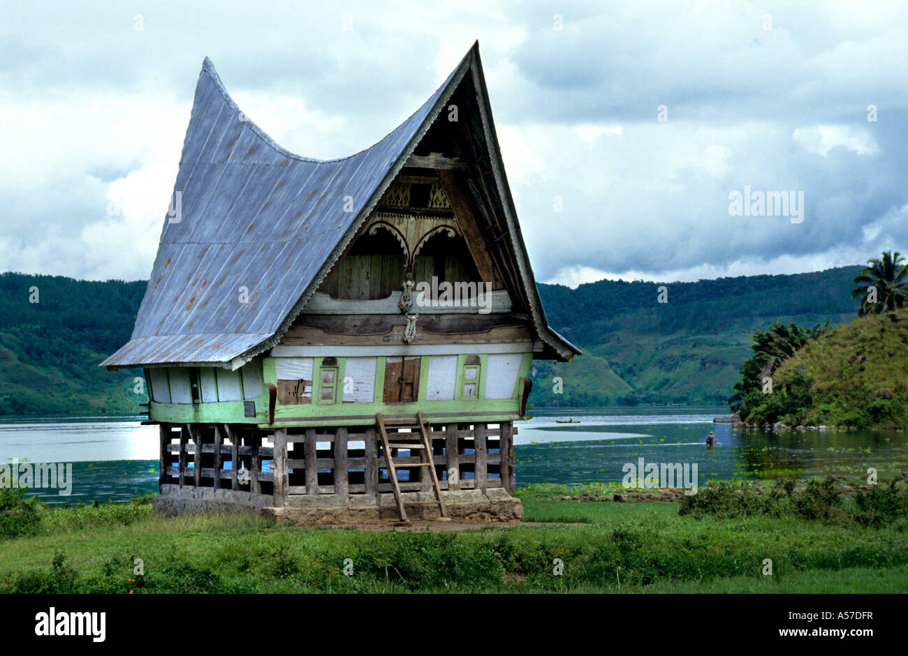 Samosir Rice House Lake Toba Batak (Toba, Karo, Simalungun, Pak Pak, Mandailing, Angkola) Batak Tribes, Lake Toba, Sumatra, Indonesien) Stockfoto