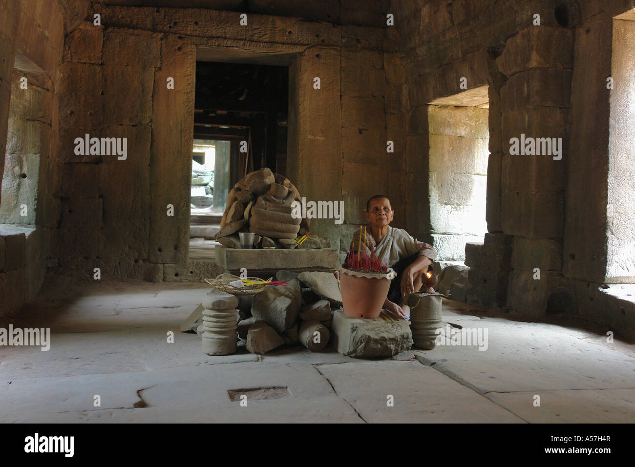 Painet je2281 Kambodscha Schrein ta Prohm Tempel Angkor 2006 Tourismus Religion Architektur Altern Altern Land entwickelt Stockfoto