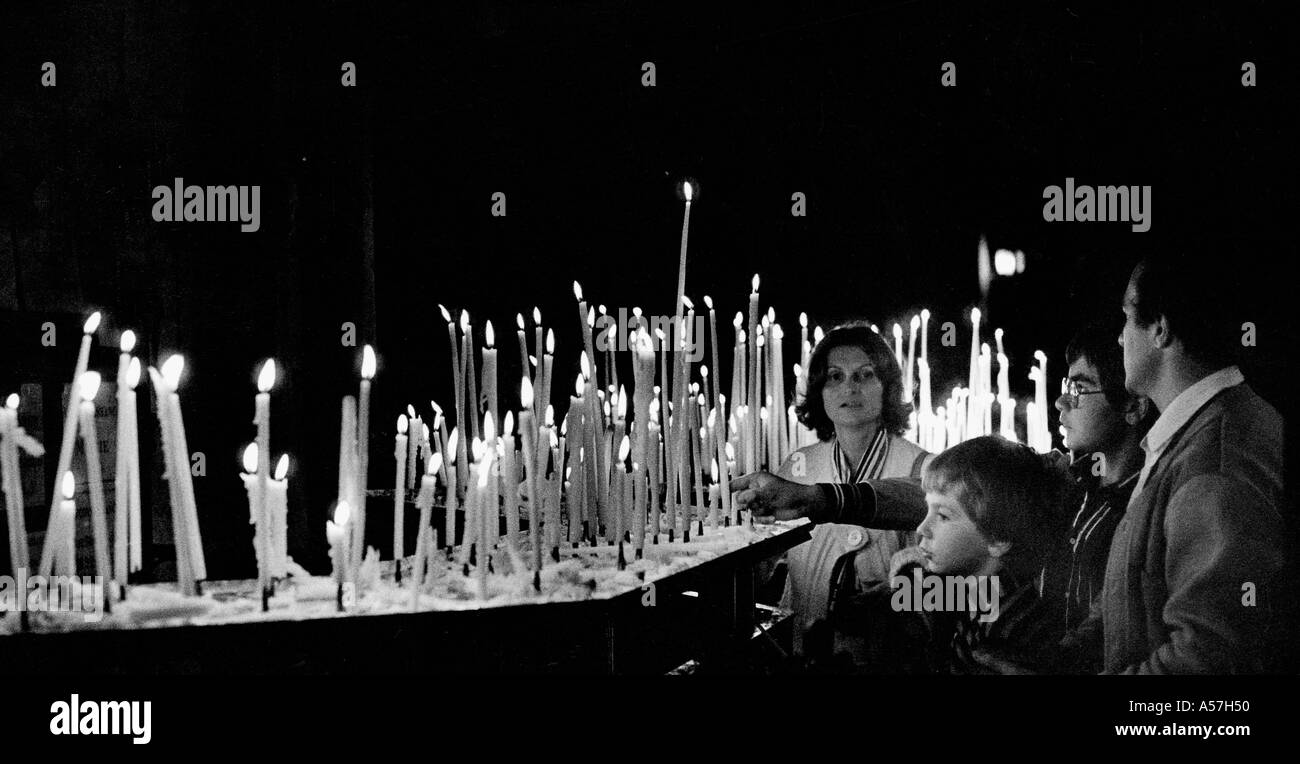 PCP113 Menschen Beleuchtung Kerzen Amsterdam Niederlande Holland 1980 Stockfoto