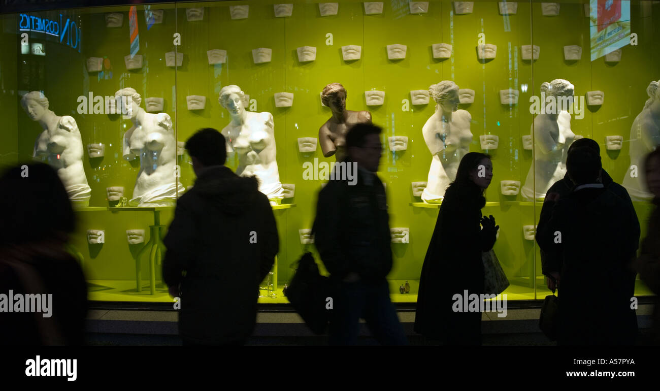 Auffällig und Auge fangen Schaufenster in Wako Kaufhaus Ginza Tokyo Stockfoto