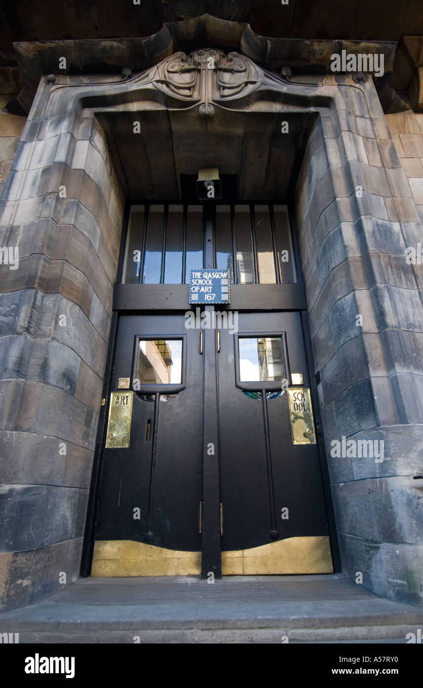 Detail der Eingangstür an der Glasgow School of Art, entworfen von Charles Rennie Mackintosh UK Stockfoto