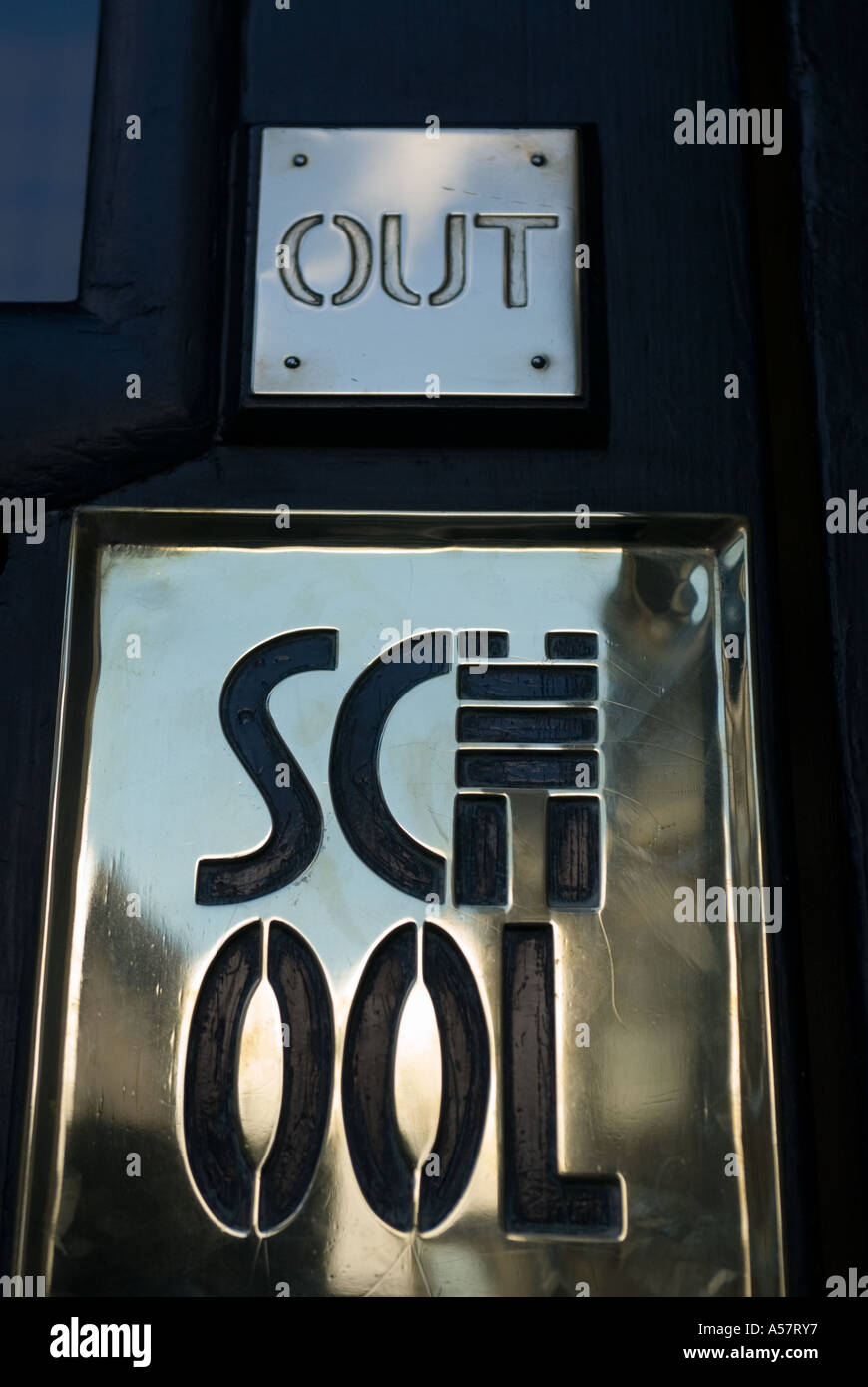 Detail der Messing Türschild an Glasgow School of Art, entworfen von Charles Rennie Mackintosh UK Stockfoto