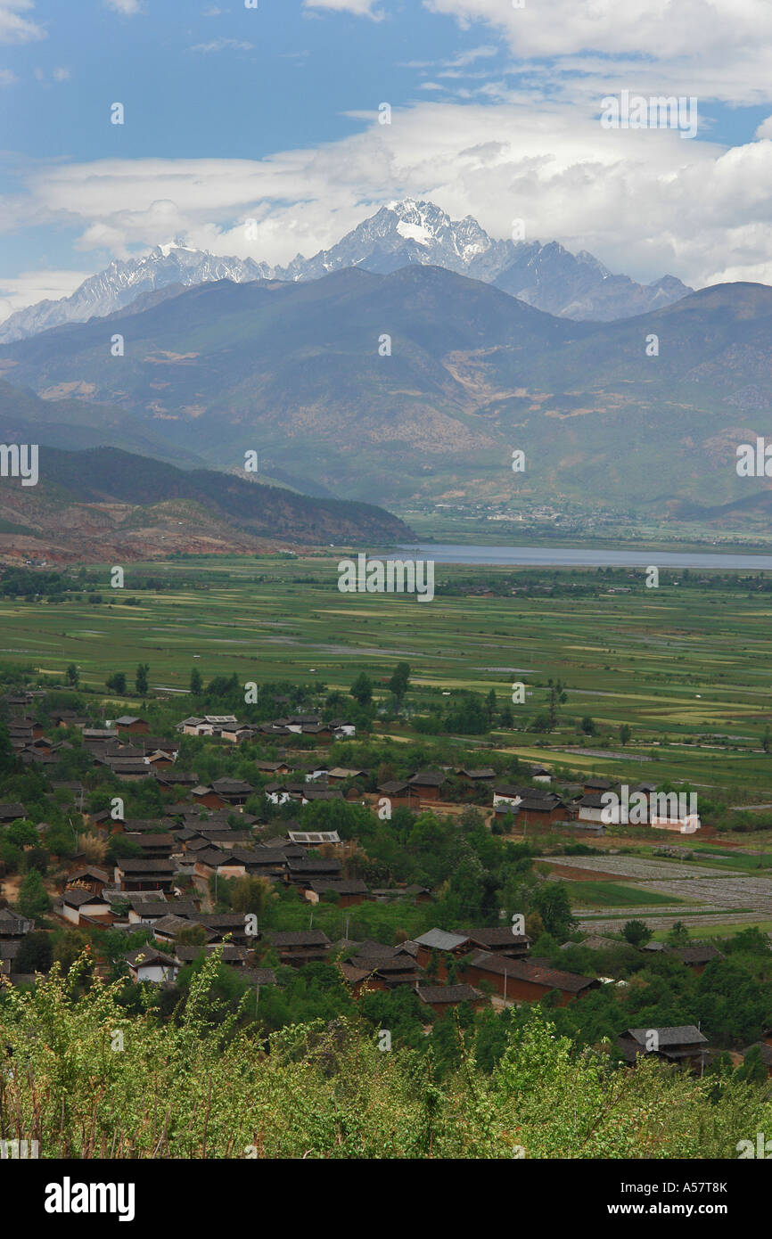 Painet jf5512 China Landwirtschaft Tal Lijian Berg Mt. jade Drachen Schnee Berg 5596 Hintergrund Yunnan Provinz Asien Fernost Stockfoto