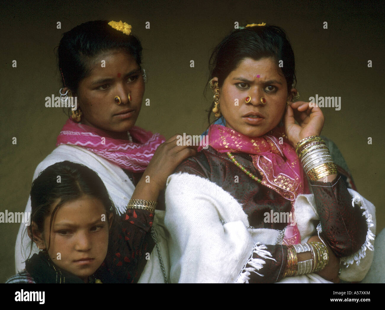 Painet ha2026 4099 Indien Pahari Mädchen Frauen Manali Kulu Valley Land sich entwickelnde Nation entwickelt wirtschaftlich Kultur. Stockfoto