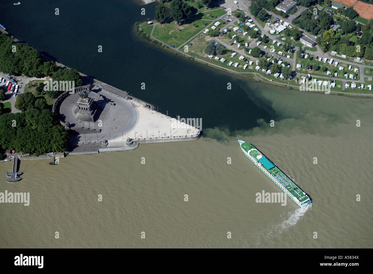 Das Luftbild zeigt die deutsche Ecke namens "DEutsches Eck" in Koblenz, wo die Mosel verbindet den Fluss Rhein. Koble Stockfoto