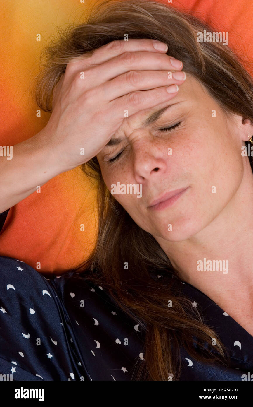 Frau mit Kopfschmerzen Stockfoto