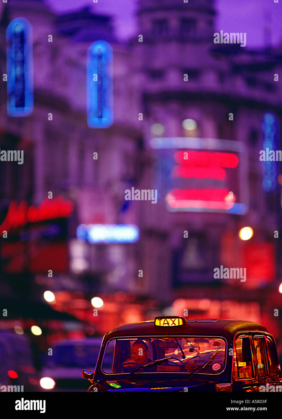 Shaftesbury Avenue, schwarzen Taxi Stockfoto