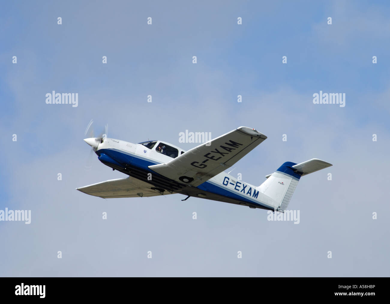 PA28RT-201T Turbo Arrow IV leichten Schulflugzeug. XAV 4879-457 Stockfoto