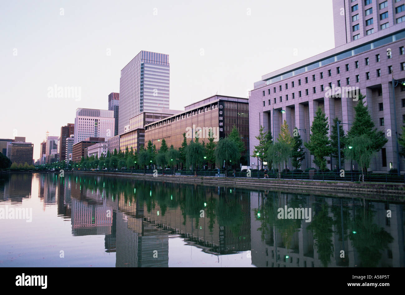 Japan, Tokio, Hibiya Dori Avenue und Geschäftsviertel Marunouchi Skyline Stockfoto