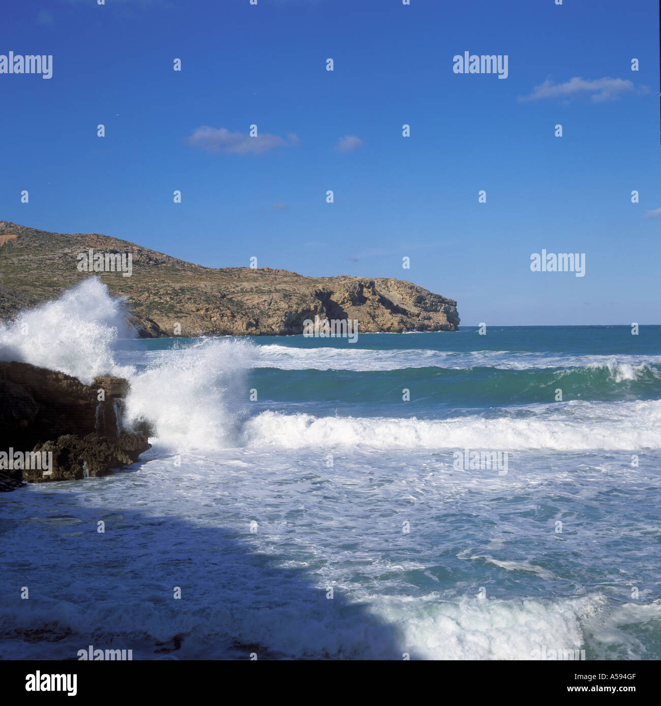 Post Sturm Seelandschaft in Cala de Sant Vicenc (ehemals Cala San Vicente) auf der Suche N Richtung Punta de Covas Blancas, Mallorca, Balea Stockfoto