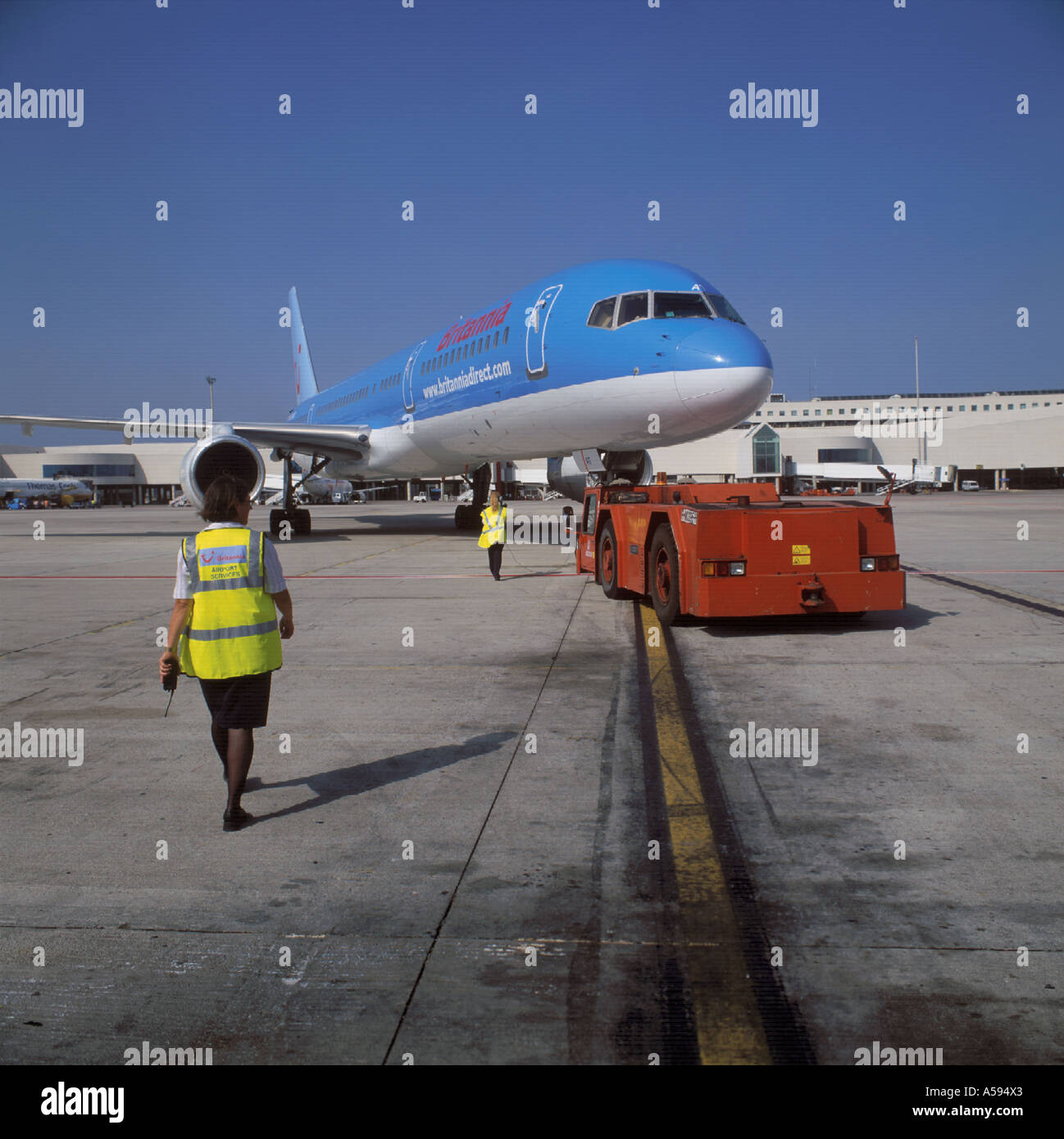 Szene am Flughafen Palma de Mallorca Tui Britannia Boeing 757 204