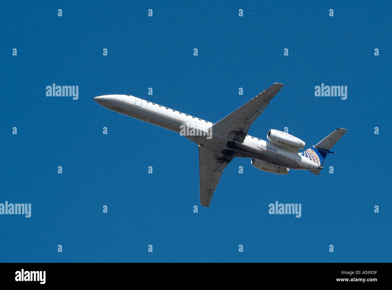 Jet-Flugzeuge fliegen von und Flughafen Cleveland Hopkins Ohio Stockfoto