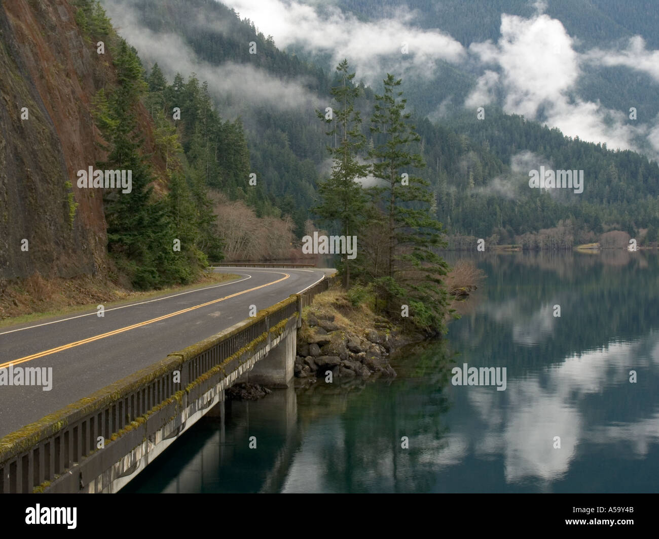 U.S. Highway 101 und Lake Crescent Olympische Natioinal Park Washington USA Stockfoto, Bild 