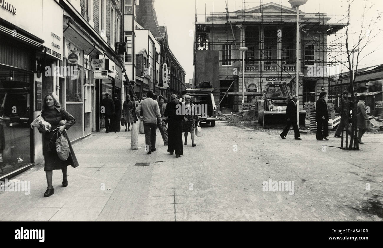 Lincoln City, Corn Hill Wiederaufbau, Autos 1976, Fahrbahn, gemeinsame Nutzung zu Fuß, Nicht PC, Straßenarbeiten, alte Stadtfotos, schwarz-weiß, Beton Stockfoto