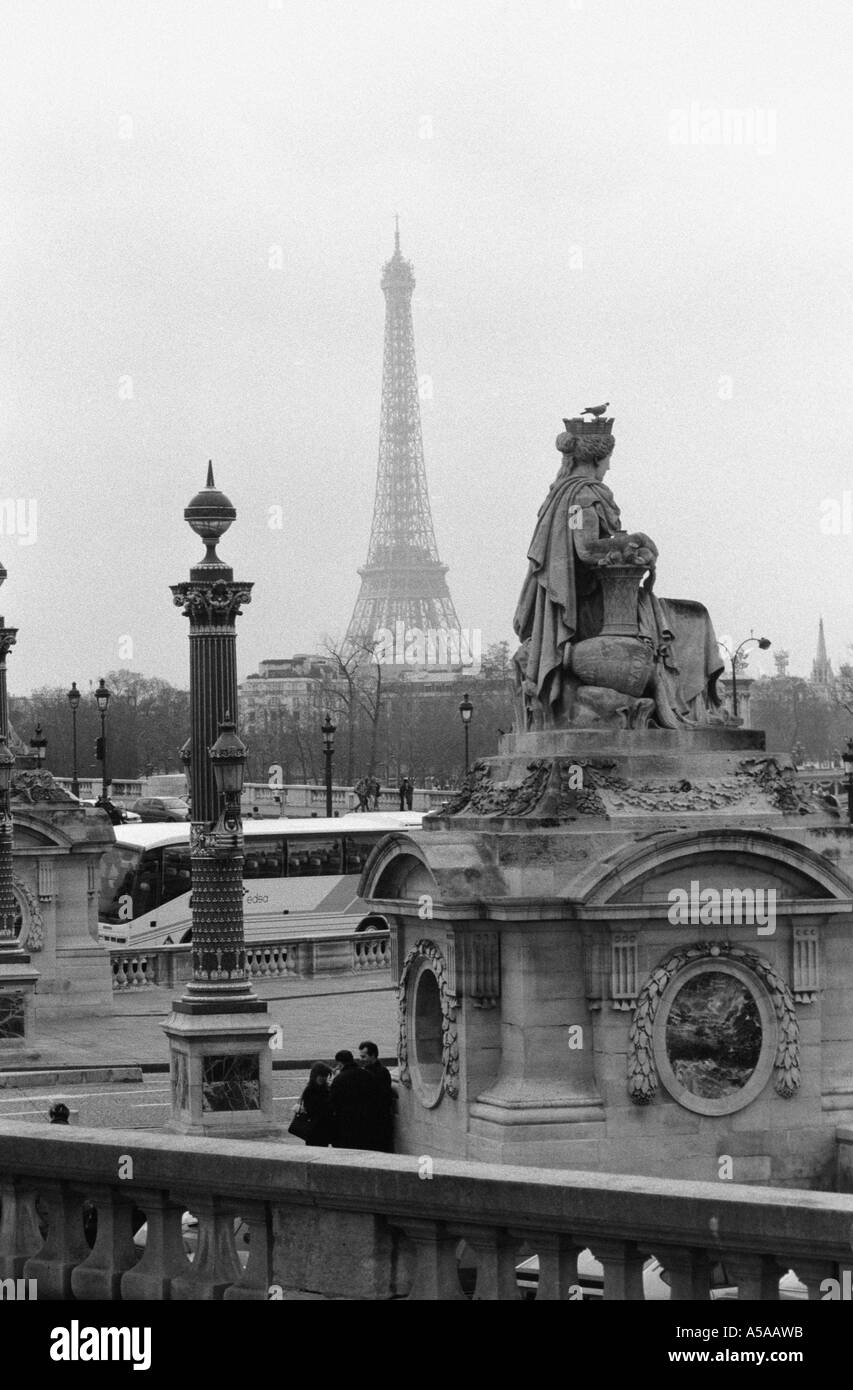 Der Eiffelturm von der Place De La Concorde Paris Frankreich Stockfoto