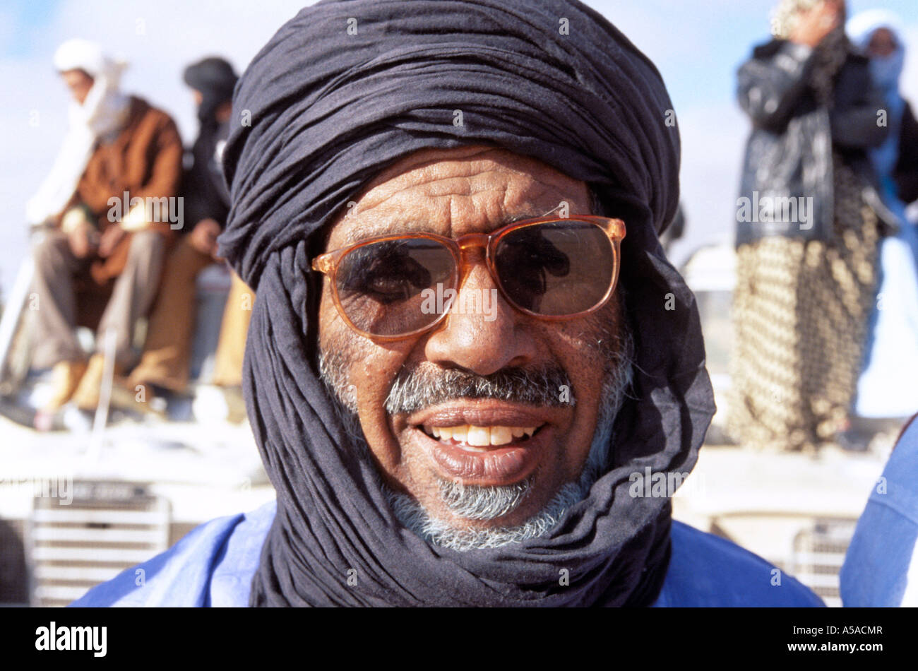 Berber mann Sonnenbrille tragen, Tindouf, westlichen Algerien Stockfoto