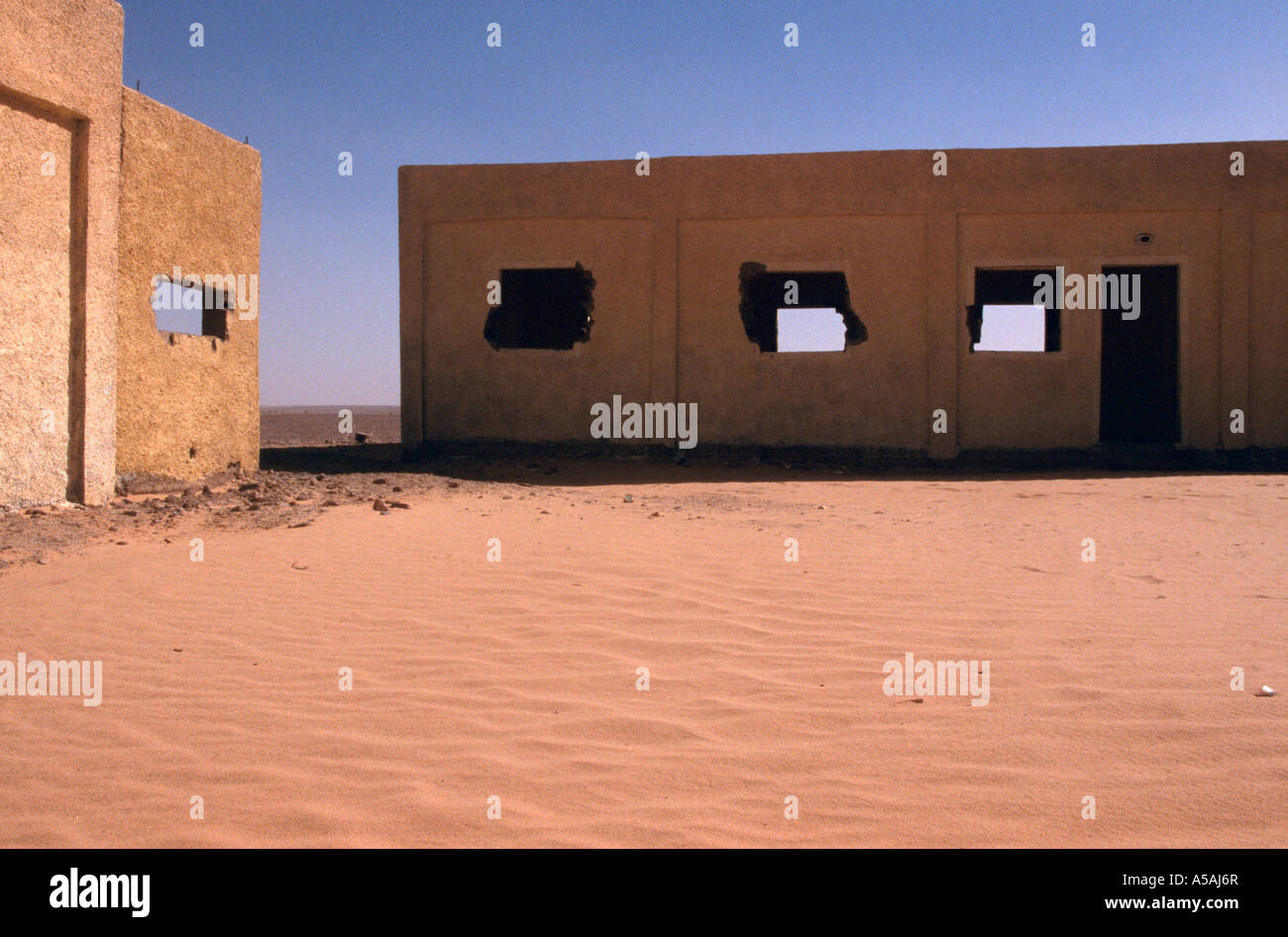 Eine verlassene spanische militärische Posten in der Westsahara Stockfoto Eine verlassene spanische militärische Posten in der Westsahara Stockfoto