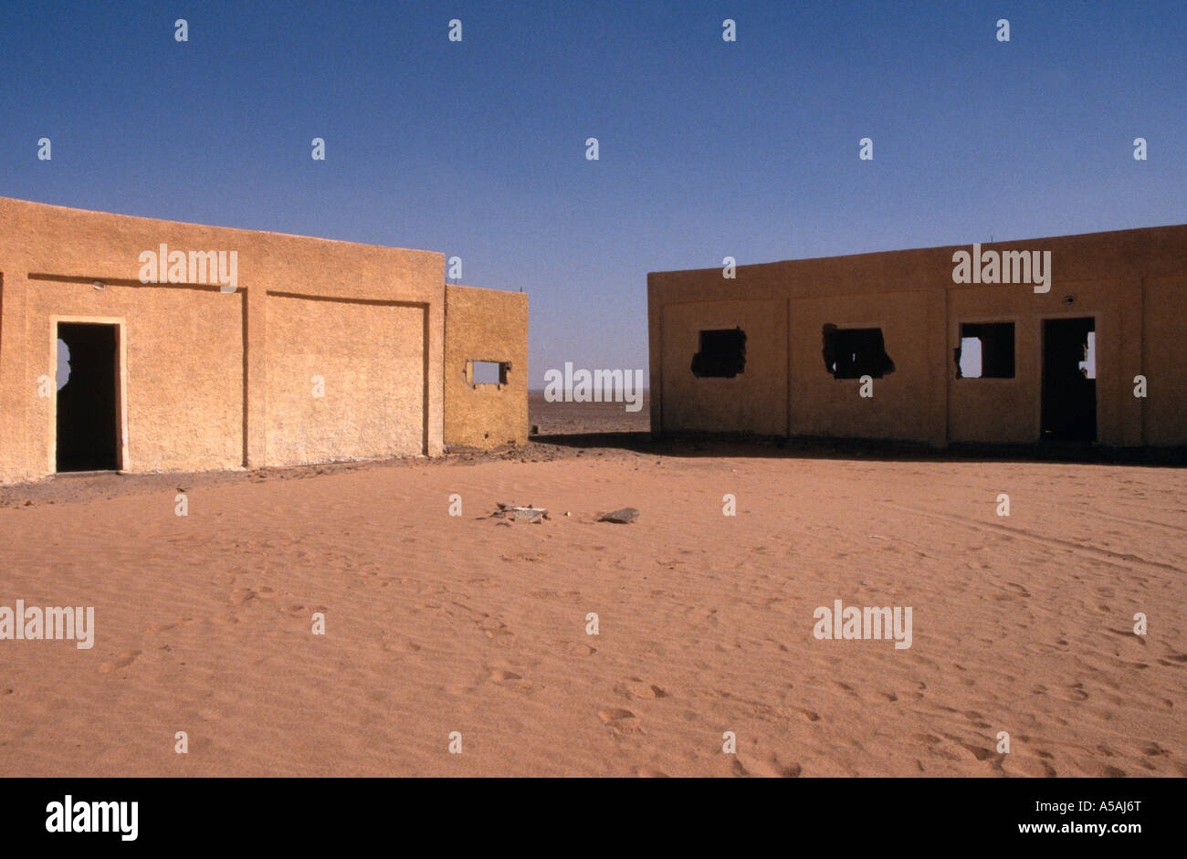 Eine verlassene spanische militärische Posten in der Westsahara Stockfoto Eine verlassene spanische militärische Posten in der Westsahara Stockfoto