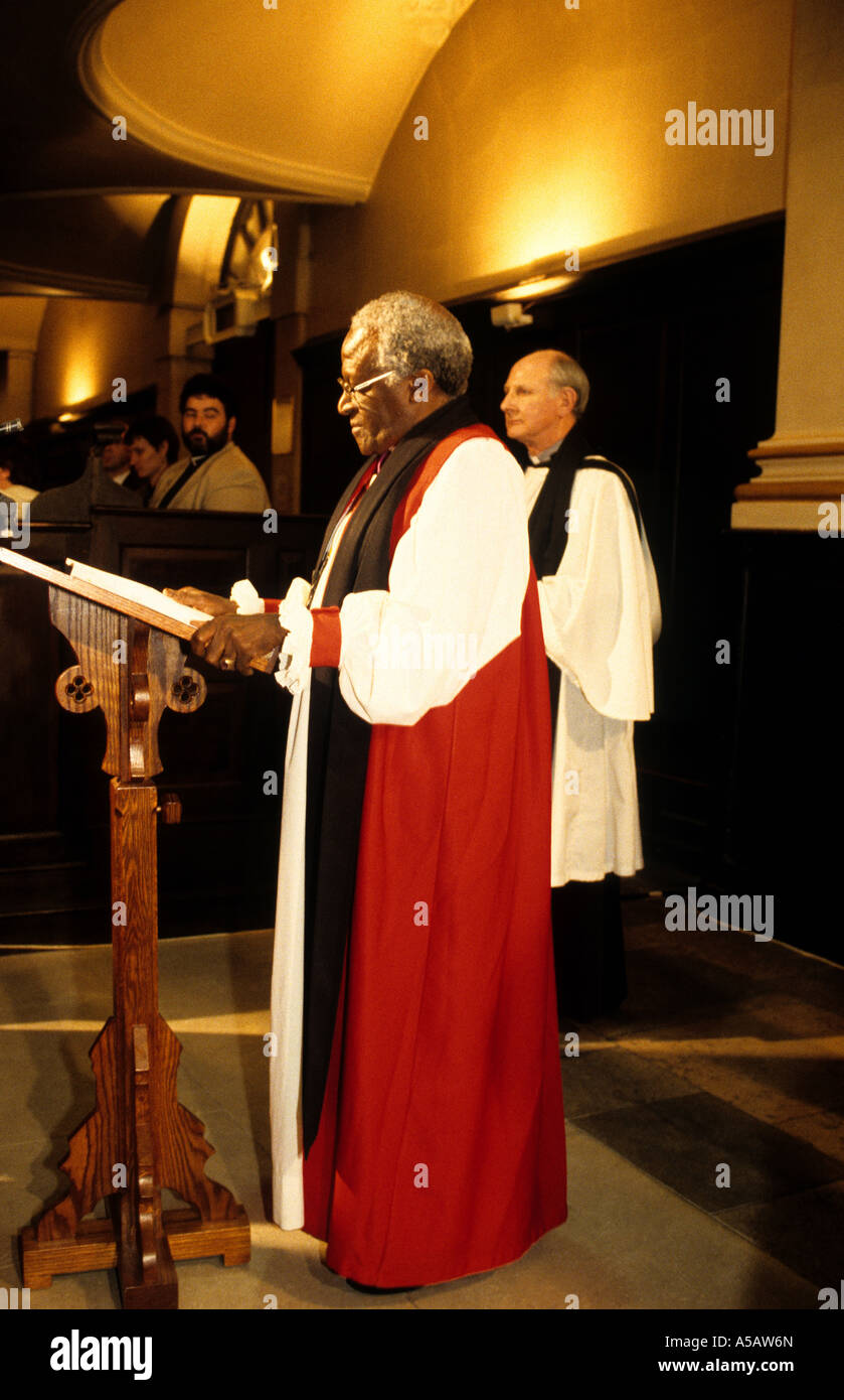 Erzbischof Tutu Predigt an Sy Martins in er Felder Trafalgar Sq London England Stockfoto