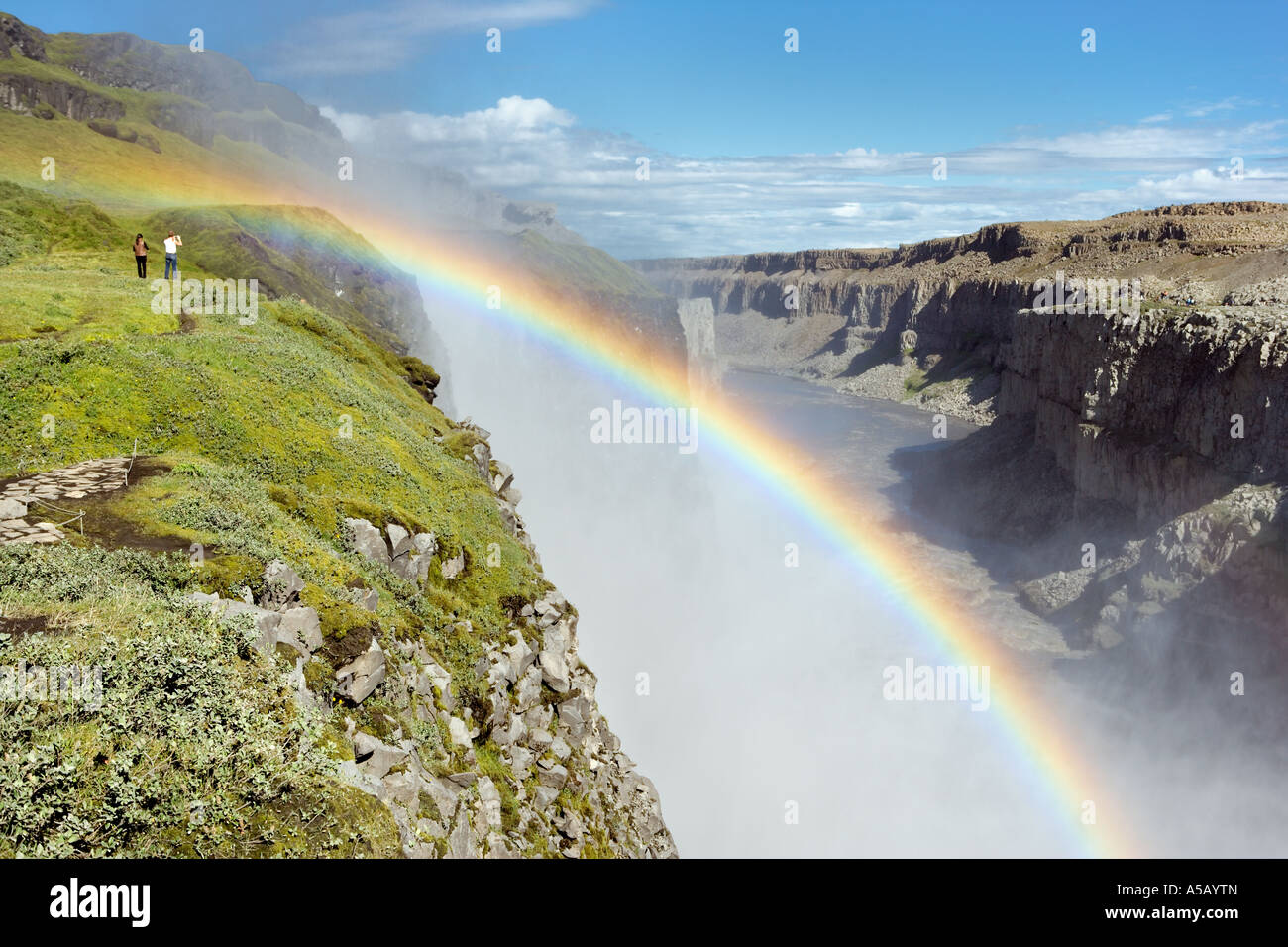 Regenbogen über Dettifoss-Wasserfall Island Stockfoto