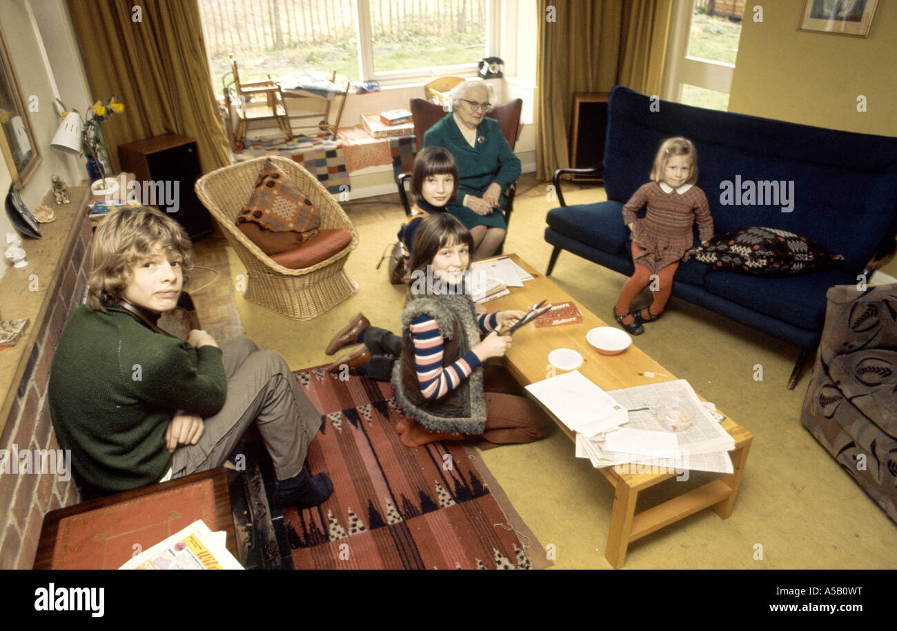 historisches Interieur des typischen 60er-Wohnzimmer Stockfoto