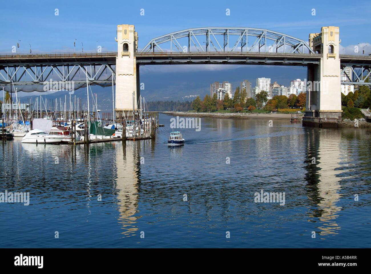 Burrard Bridge über den False Creek, Vancouver b.c., Kanada. Stockfoto