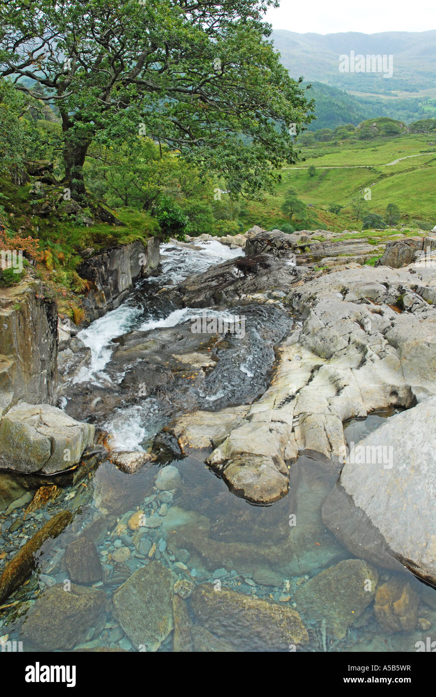 Wasserfall in den Ausläufern der Snowdon Stockfoto