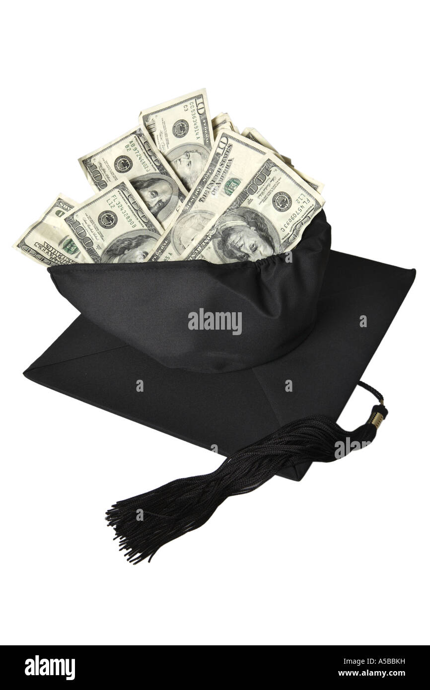 Geld in Graduation Hut Ausschneiden auf weißem Hintergrund Stockfoto