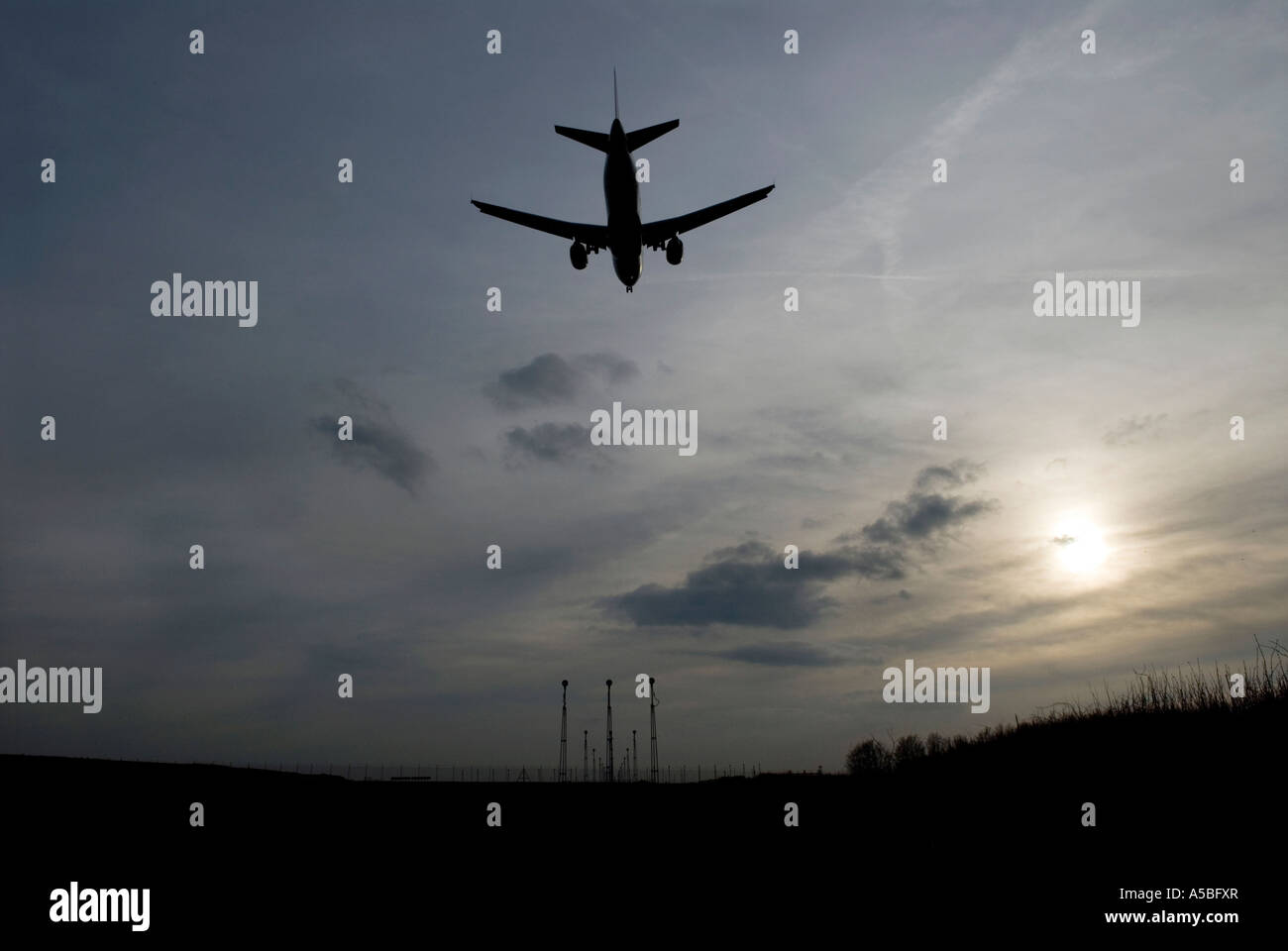 FLUGZEUG LANDUNG AM FLUGHAFEN STANSTED ESSEX ENGLAND MÄRZ 2007 2007 Stockfoto